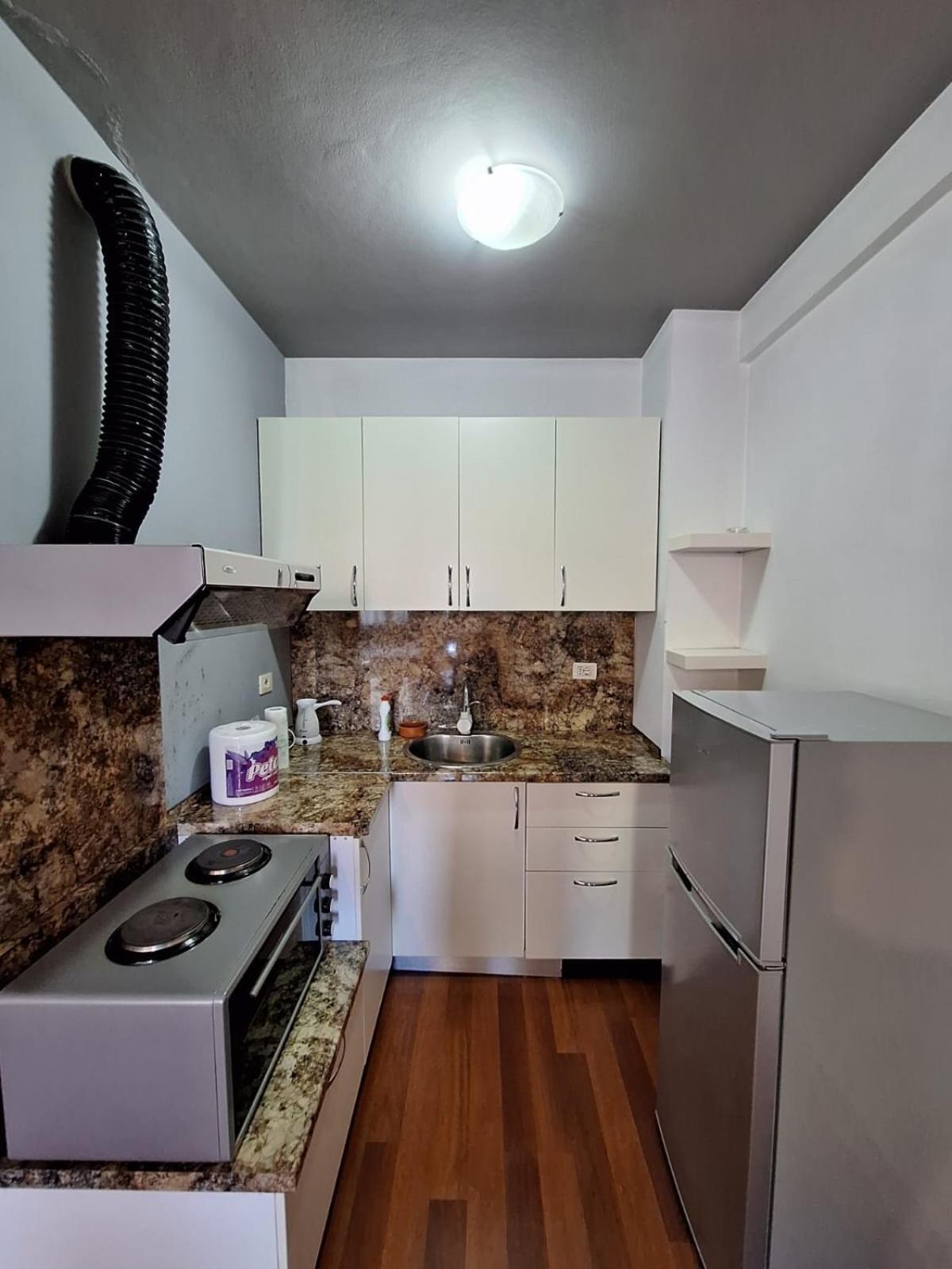 Ergi'S Host Apartment 地拉那 外观 照片
